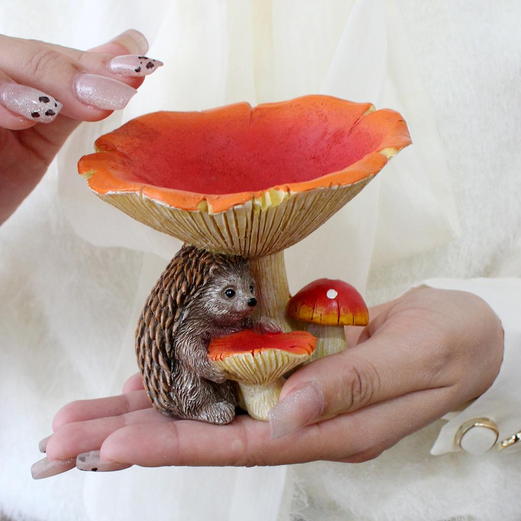 Hedgehog mushroom bird feeder, resin, realistic mushroom hedgehog feeding trough, outdoor, garden courtyard, lawn decoration
