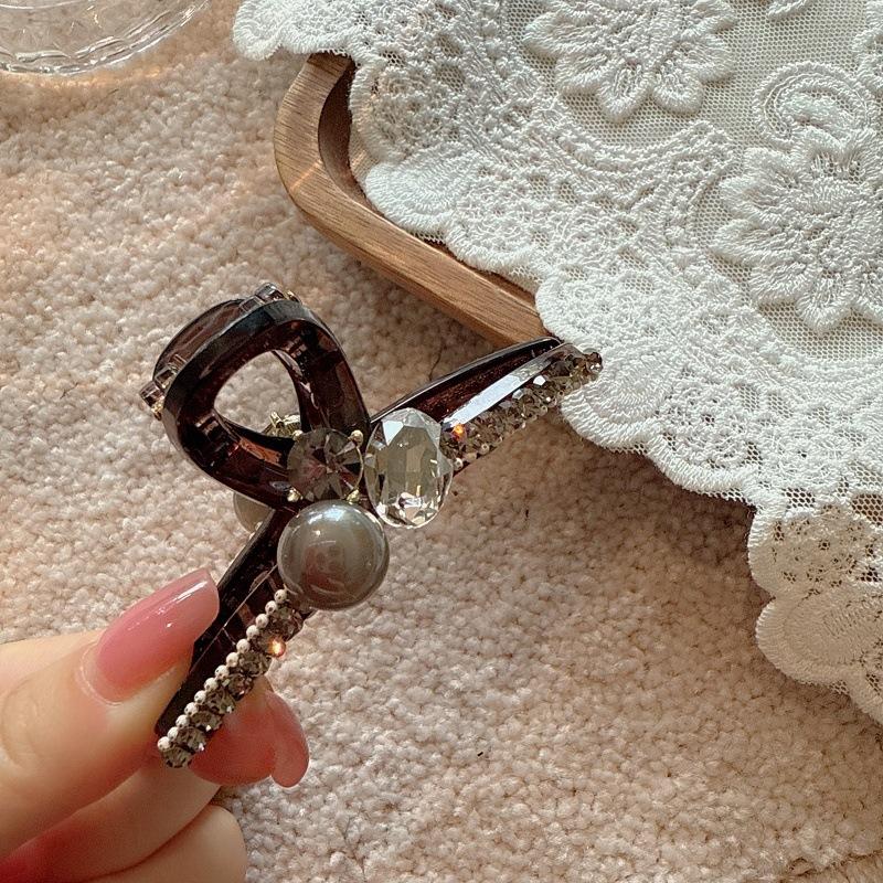 

Заколка для волос класса люкс со стразами и жемчугом, большая, для женщин, легкая роскошь и универсальная, заколка-акула для пучка, модная заколка для волос