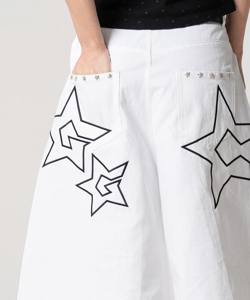 Geuleigaijeukeulleob Star Mood Studded Ankle-Length Bermuda Cotton Pants White