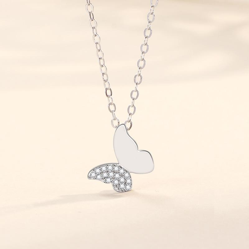 Butterfly fluttering necklace female Korean fashion temperament pendant Korean version elegant diamond bow ins style