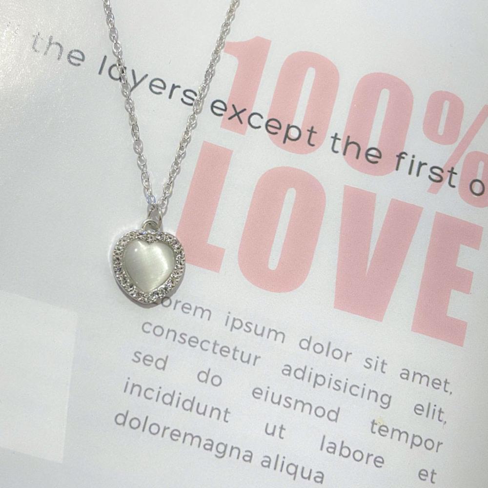 2023 Nouveau Collier Pendentif Amour Femmes Mignon Charme Élégant Clavicule Chaîne Fête Polyvalent Étudiant Cadeau Tempérament Flash Collier De Luxe