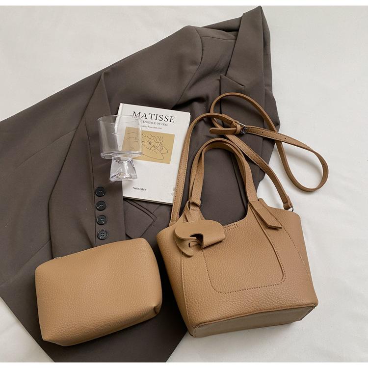 Premium foreign style portable bucket bag women's 2025 new fashion versatile shoulder bag simple commuter messenger bag