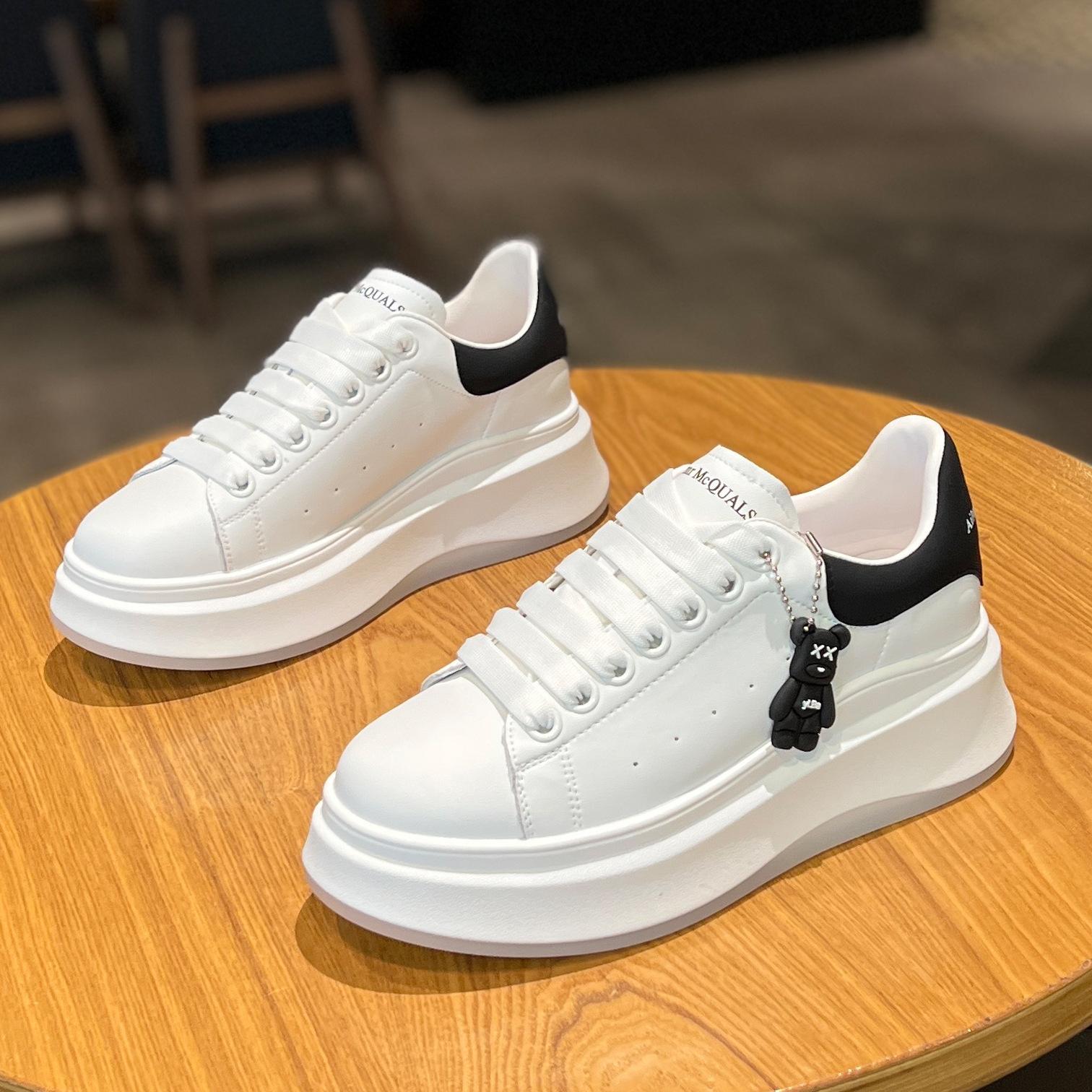 

Маленькі білі туфлі. Жіночі весняні кросівки на товстій підошві. Повсякденні спортивні універсальні кросівки. 40 чорний