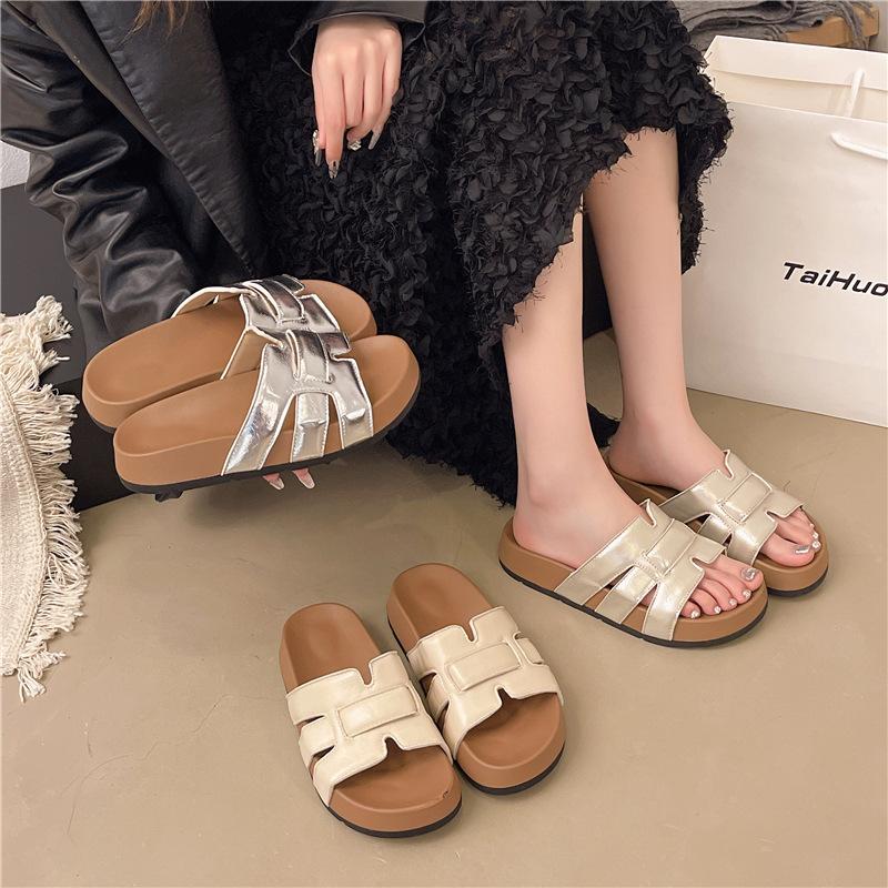 2025 Summer Slippers Fashionable Women's Platform New Comfortable Slippers Cool Outside Wear Leather Casual Vacation Beach Shoes