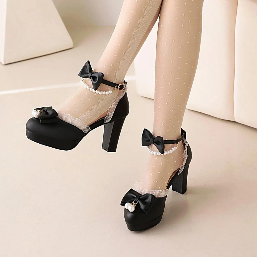 Dámské boty na vysokém podpatku s kulatou špičkou v barvě cukrovinek, krajkovým lemem a vydlabaným vzorem s motýlím uzlem ve velikostech 35-43.