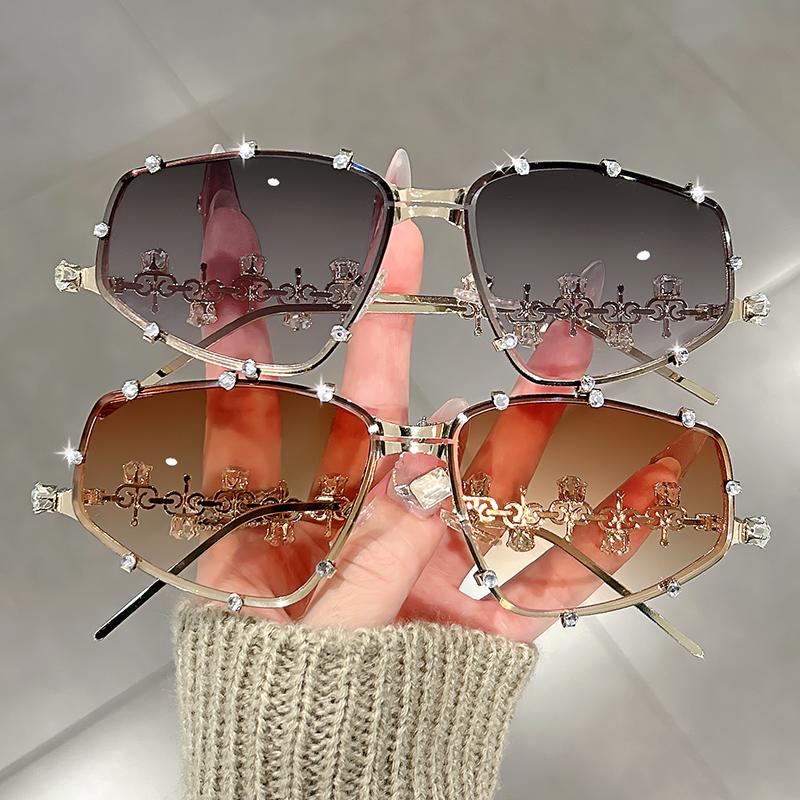 Personalized diamond encrusted spectacle frames stylish diamond shaped sunglasses for street fashion lovers trendy eyewear