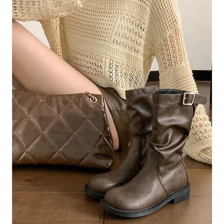 Beautiful Korean small short boots stack boots 22 new autumn and winter retro round head fairy wind Martin boots tide
