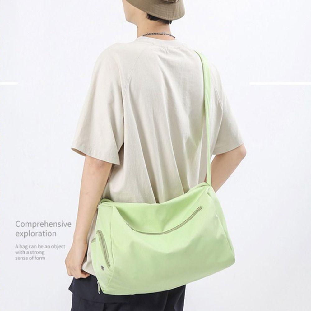 Handheld Travel Duffle Bag Waterproof Messenger Bag Fashion Travel Luggage Bag  Female