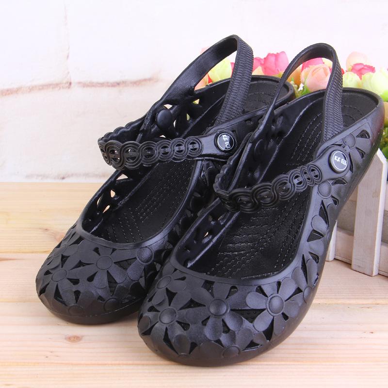 

Size 36-40 Womens Sandals Summer Female Garden Shoes Slip-On Clogs Solid Hollow Flats Soft Bottom Breathable Jelly Sandal 38