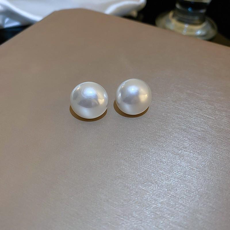 Simple Versatile Pearl Earrings Fashion Personality Stud Earrings Temperament Earrings Women