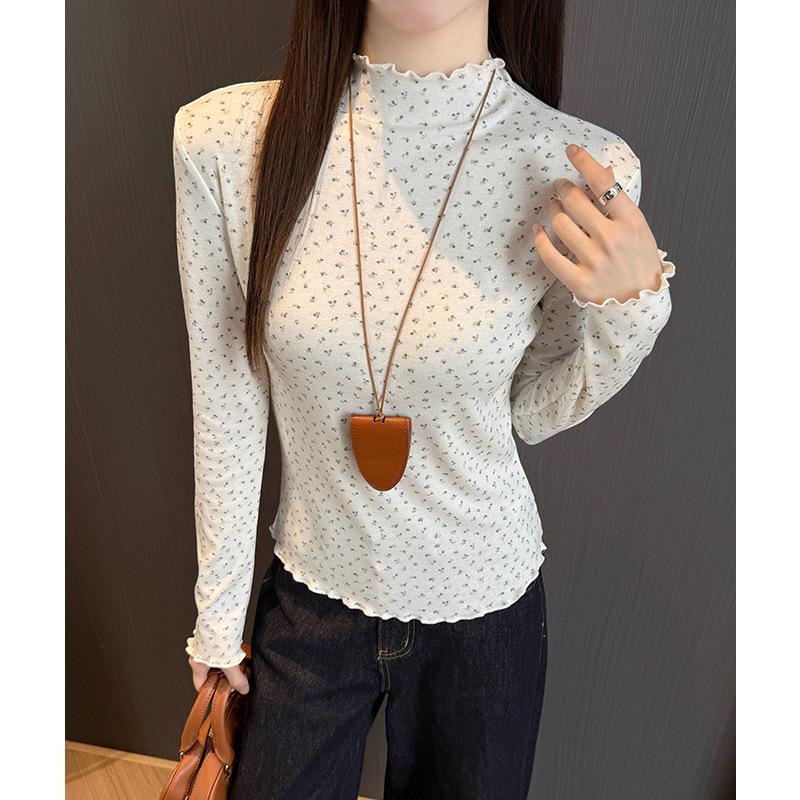 

Женский приталенный топ-водолазка с длинным рукавом, белым цветочным принтом и оборками на воротнике M белый