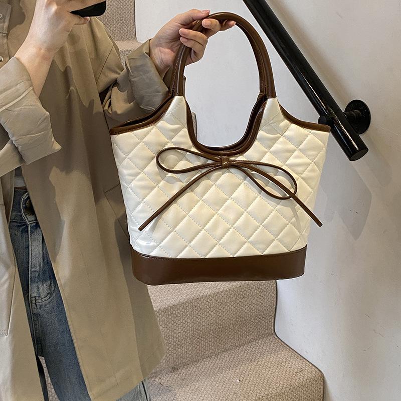 New ultra-light large-capacity handbag bag women's autumn new fashion Lingge bow vegetable basket bag shoulder bag