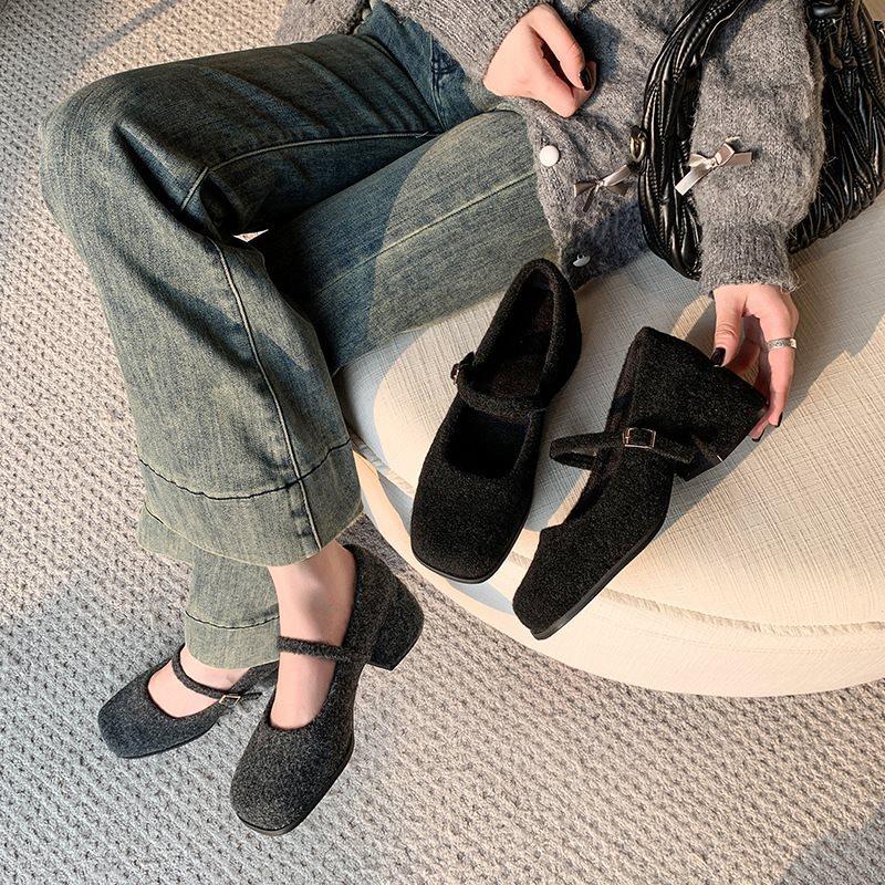 Pendler dicke Absätze hohe Absätze französische Wollschuhe 2025 Mary Jane Einzelne Schuhe eckige Spitze grau Flaum kleiner Duft Damen neue Modelle