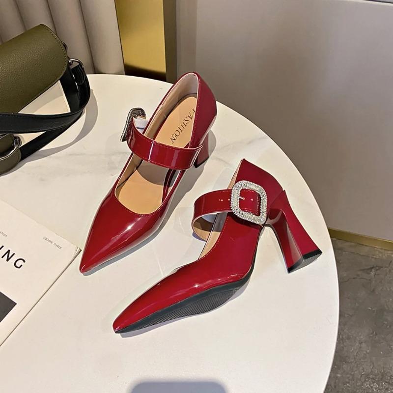 Divat Nagy Méretű Női Pumpák Tavasz Ősz Új Luxus Márka Magassarkú Női Divat Lakkbőr Csatpántos Parti Cipők