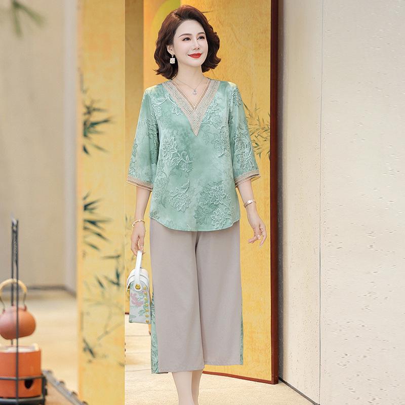Elegant Summer Outfit: Stylish Short-Sleeve T-shirt & Pants Set for Middle-aged and Elderly Women, Plus Size Available