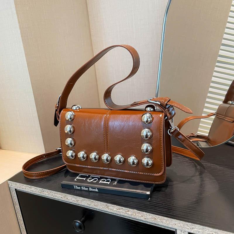 Versatile Locomotive Wind Messenger Bag Women's New Rivet Niche Design Sense Single Shoulder Armpit Small Square Bag