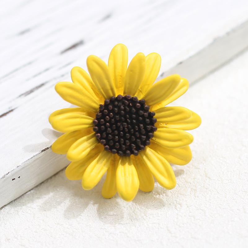 Korean Korean Temperament Yellow Sunflower Brooch Temperament Simple Pin Brooch For Men And Women