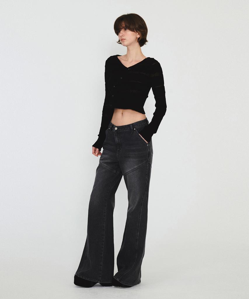 Daiaegeuneol Stripe Diagonal Button Knit (Black)