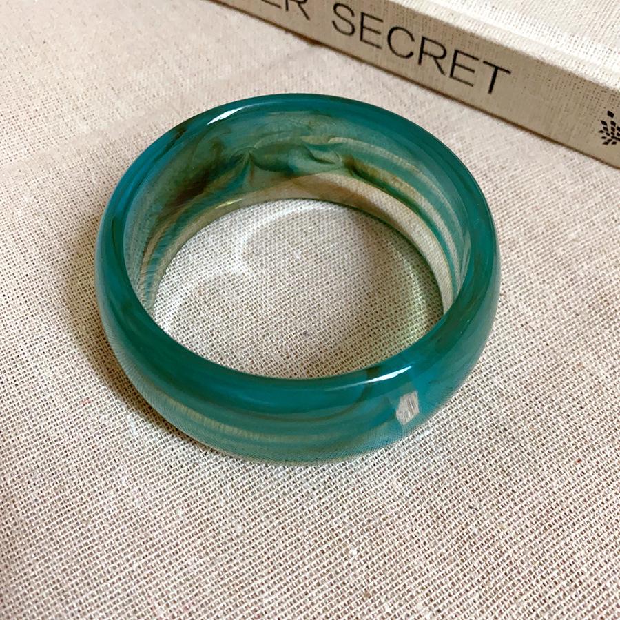 Geometric Open Bangle: Luxurious Modern Bracelet with Minimalist Chic