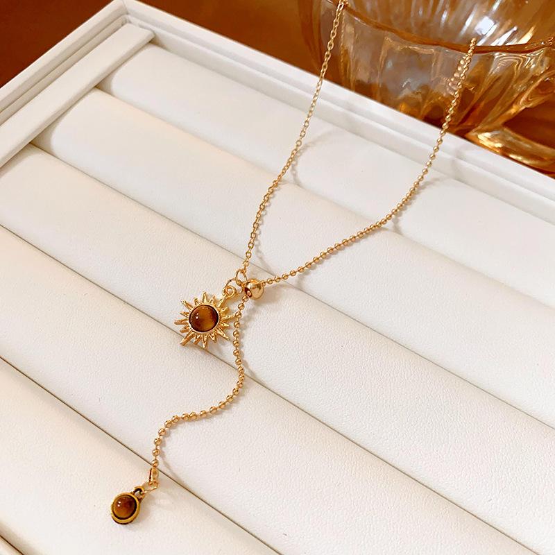 Maillard Vintage Oval Tiger Eye Long Necklace: Niche Light Luxury Sweater Chain for Women