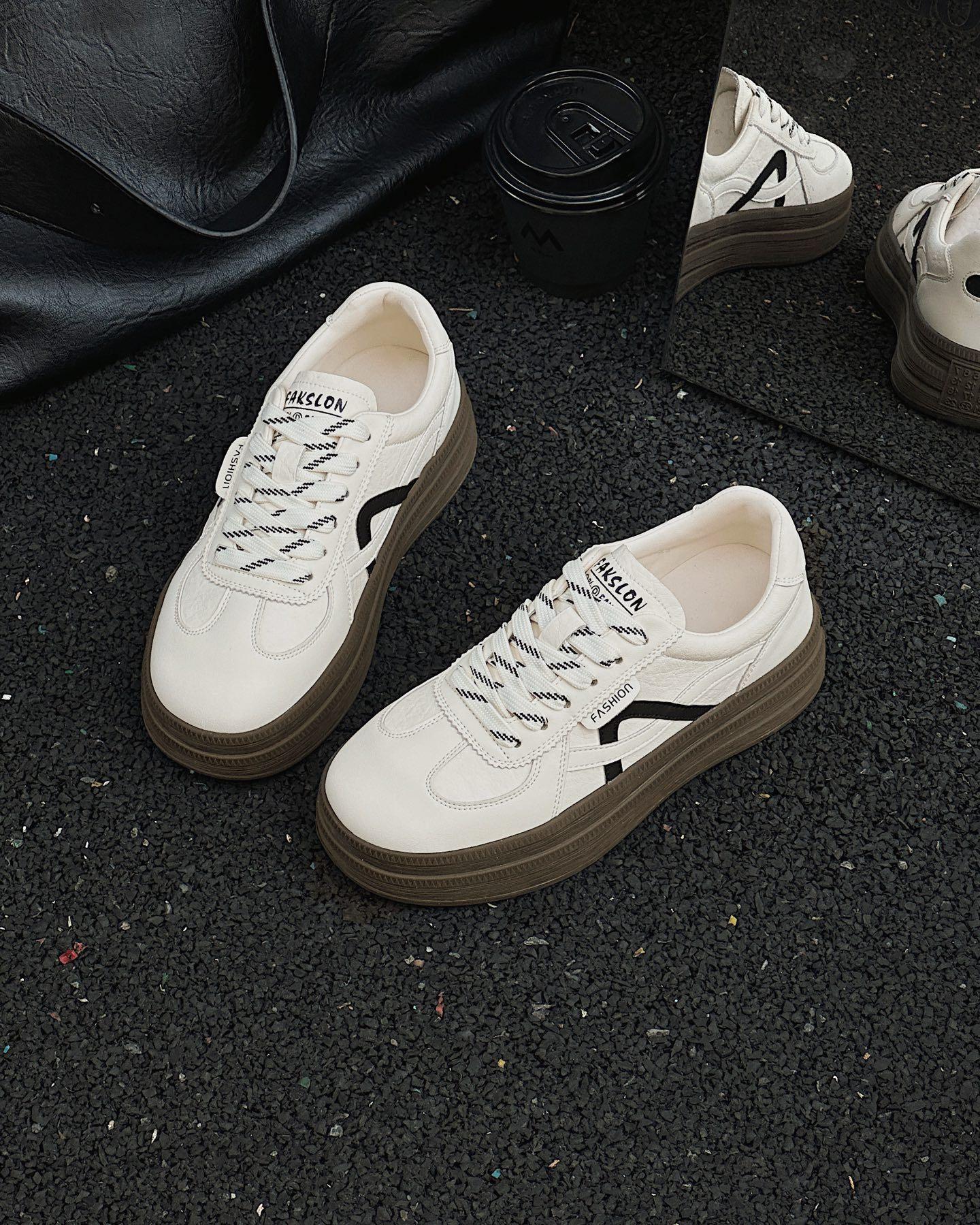 

Leather platform white shoes women s 2025 autumn new Korean version of versatile lace-up sneakers dad shoes German training shoes tide 35