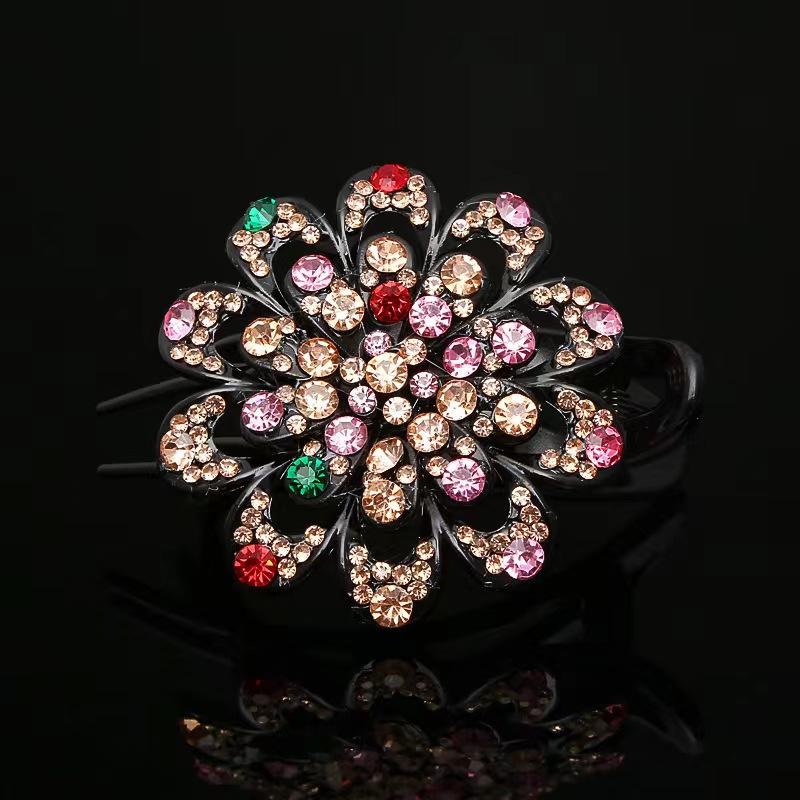 Retro Bun Hairpin with Three Teeth for Gripping. Fashionable Style Flower-shaped Three-toothed Duckbill Hairpin.