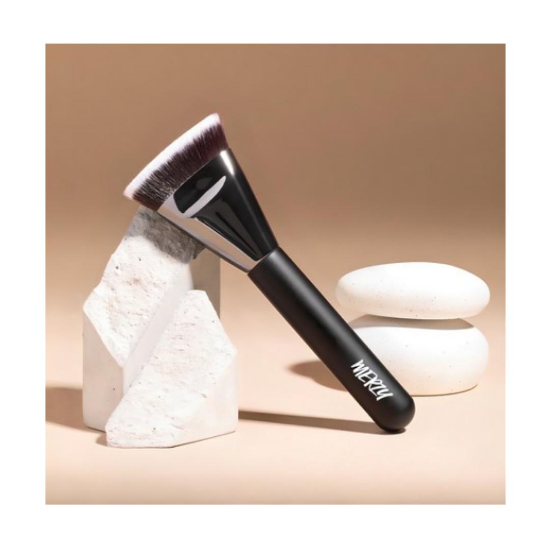 

Mujirushi The Airy Fitting Foundation Brush, Black, 1 Piece