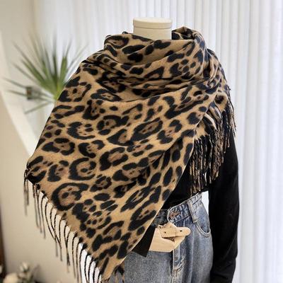 Cachecol Feminino de Inverno com Estampa de Leopardo e Franjas com Toque de Caxemira: Xale Clássico, Quente e Versátil