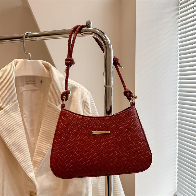 Foreign Style High-value Underarm Bag Women's 2025 Spring New Temperament Light Luxury Retro Fashion Simple Shoulder Bag