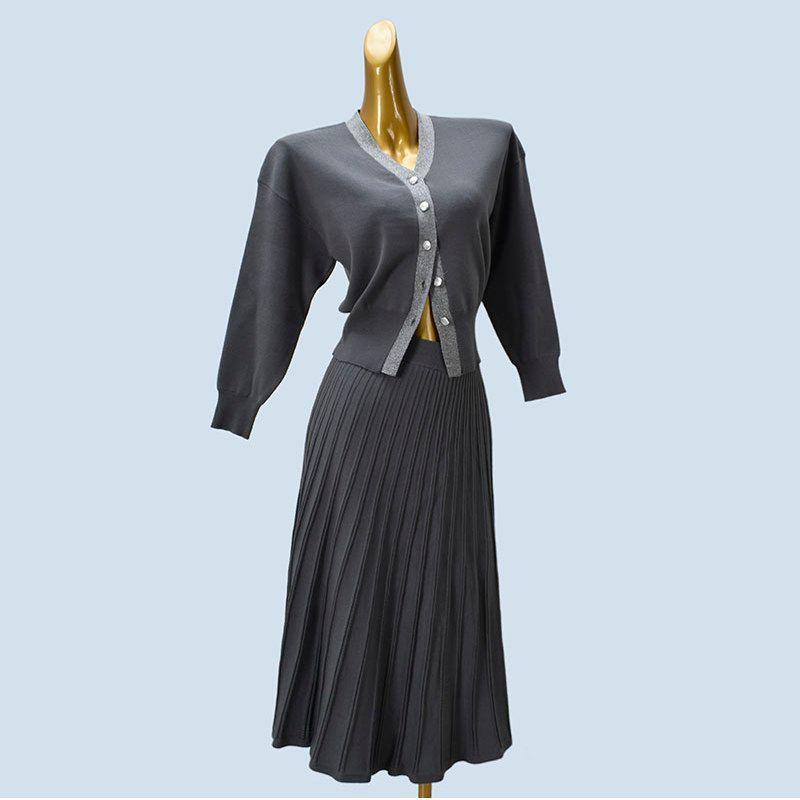 

Экспортный Однодневный Стиль V-образный вырез Длинные рукава Кардиган Эластичная талия Юбка А-силуэта Комплект из двух предметов Упаковка Camel single skirt, blemish All yards