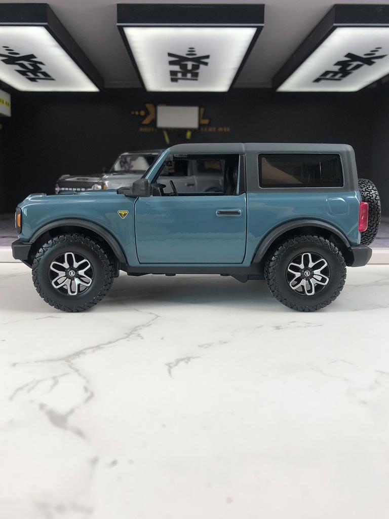 AJL1 Maisto 1:24 2021 Ford Bronco Badlands car model, zinc alloy metal decoration, collectible gift car