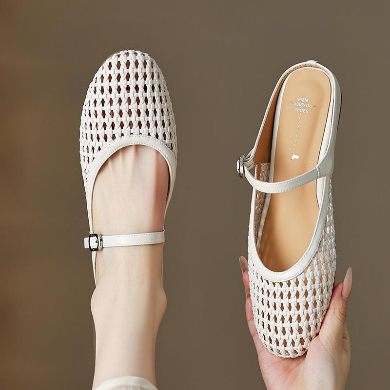 Hollow out slippers for women, French woven 2026 summer new style, breathable and versatile, casual outer wear, M ü ller slippers