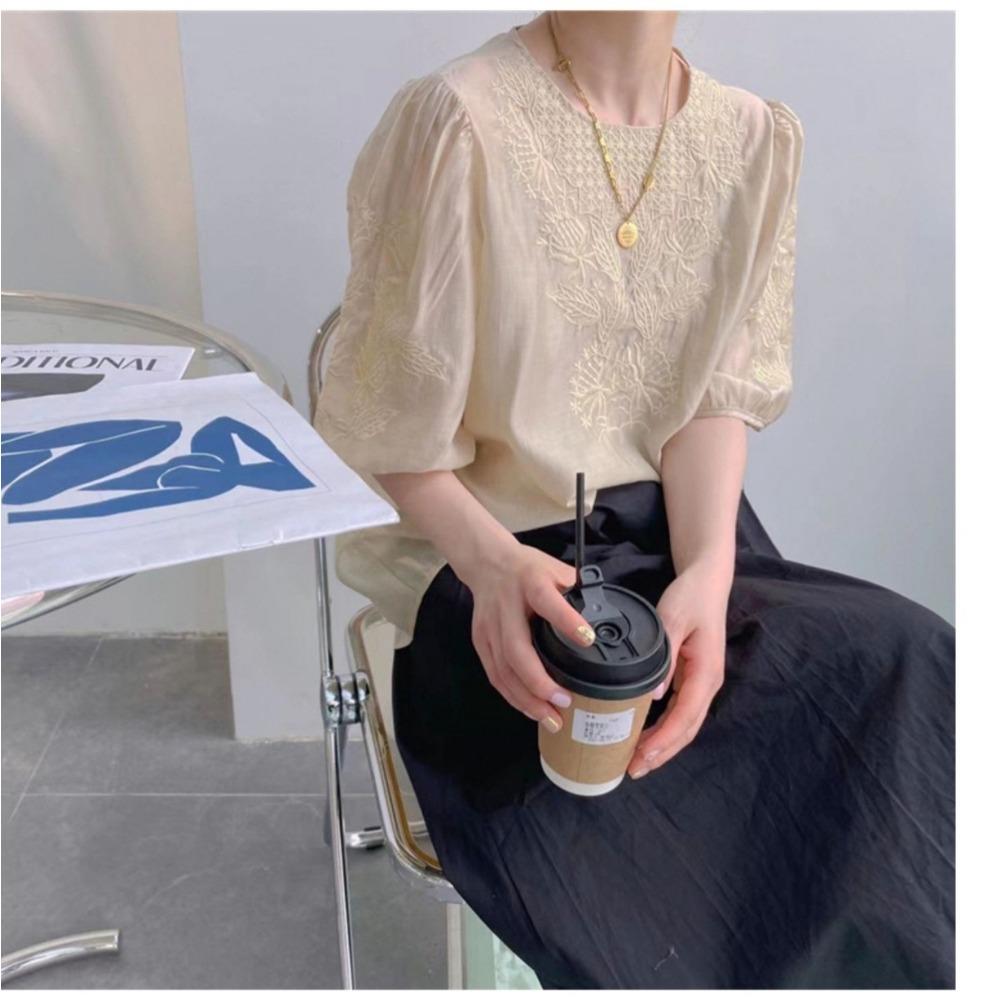 Women Round Neck Puff Sleeve Blouse Vintage Floral Embroidery Lightweight Shirt Elegant Casual Summer T Shirt