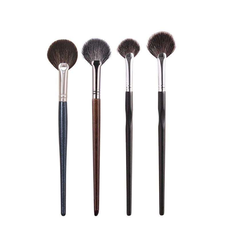 Fan-Shaped Highlighter Brush for Contour & Blush - Professional Makeup Tool