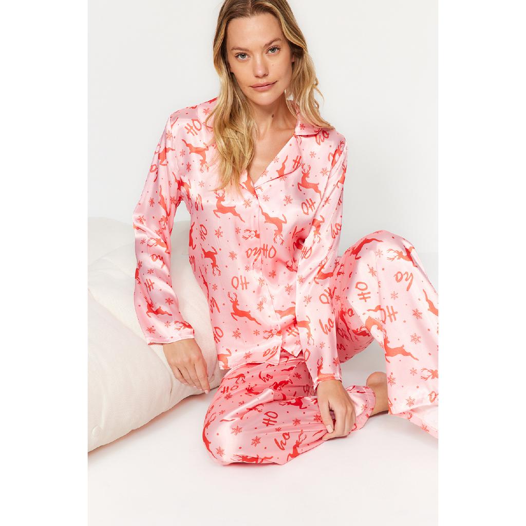 Set de pijama țesute cu pantaloni-cămașă din satin cu tematică de Anul Nou bleumarin-multicolor Thmaw24pt00037