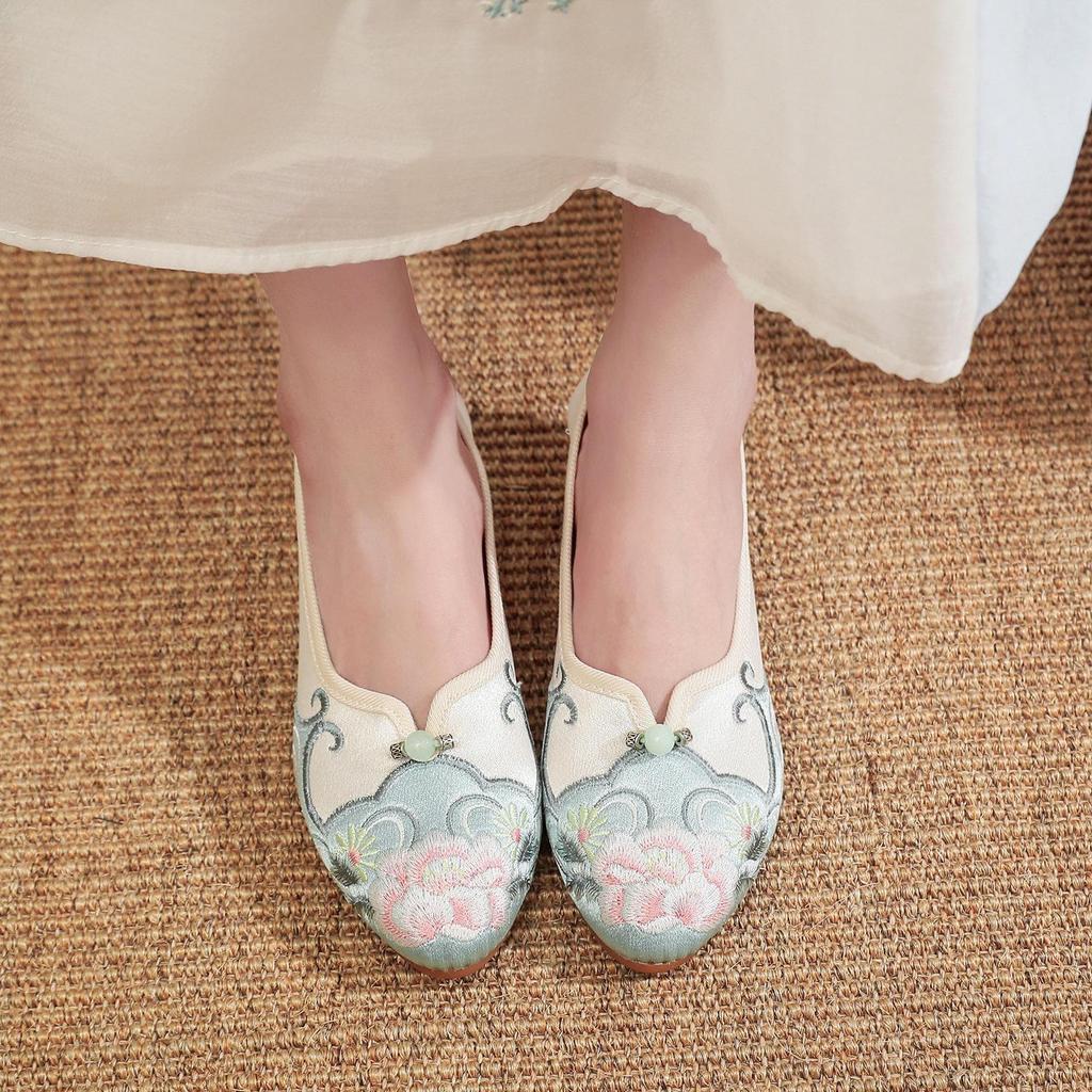 2024 Spring Chinese Style Embroidered Cheongsam Dance Shoes for Women