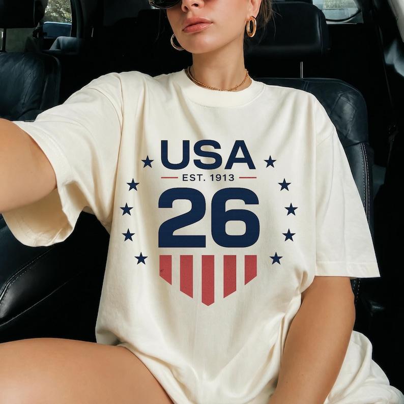 USA 26 Soccer T-Shirt – Vintage USA Football Graphic Tee, Retro World Cup America Shirt, Patriotic Soccer Fan Tee 2XL