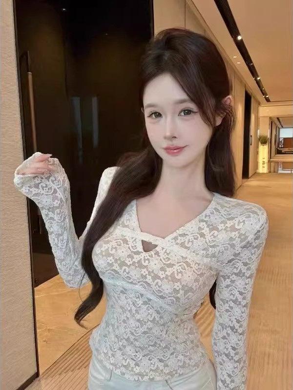 Women's White Lace V-Neck Long-Sleeve T-Shirt - Sexy Autumn Inner Layer