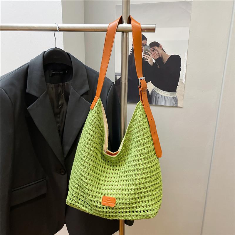 

Summer vacation beach bag women s new large-capacity hollow woven straw bag shoulder tote bag зелений