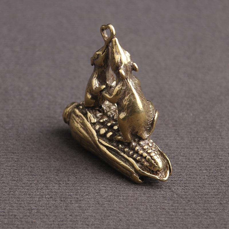 New Pure Brass Mice Love Corn Figurine Car Keychain Pendant Chinese Vintage Lucky Mouse Motorcycle Key Chain Hanging Jewelry