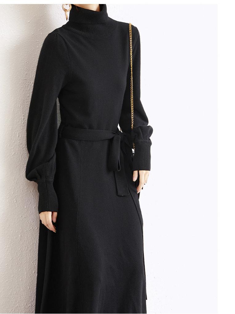 Rochie pulover tricotată cu guler înalt, mâneci tip felinar, croială mulată, cu curea lungă