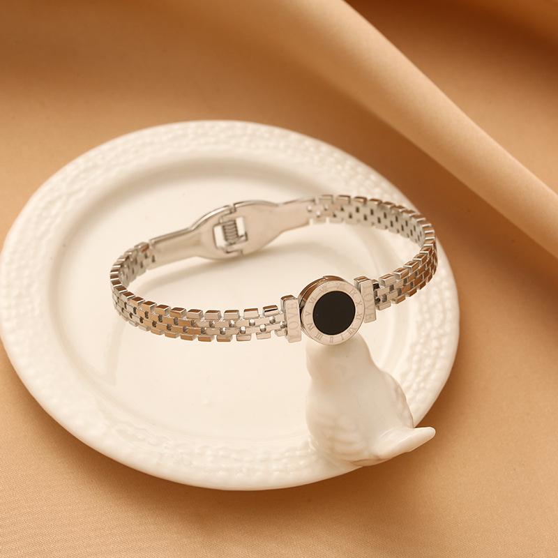 

Корейский женский браслет из титановой стали с 18-каратным золотым покрытием: Холодный нишевый дизайн, стиль интернет-знаменитости, браслет-манжета в стиле римских часов серебряный