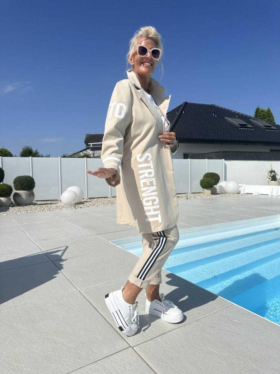 

2025 Європейський та Американський Повсякденний Жіночий Набір з Літерами: Трендовий Крос-кордонний Стиль Extra Large абрикосовий