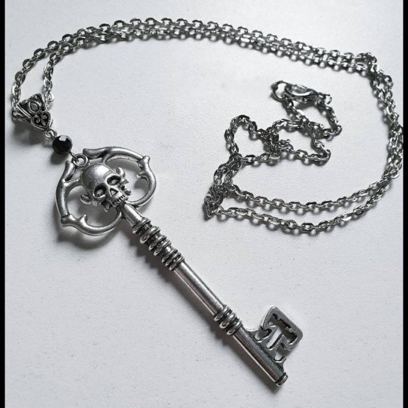 Gothic Antique Silver Skull Crystal Key Necklace - Hot Sale!