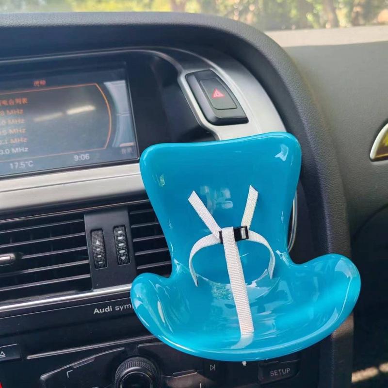 Suport Figurina Mașină Labubu - Se Prinde pe Gura de Ventilație, Se Potrivește Tuturor Păpușilor, Dublează Drăgălășenia