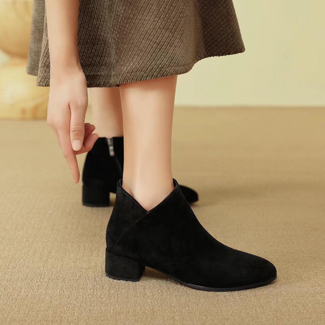 Pointed short boots women s new simple temperament sheepskin medium heel fashion boots ankle boots 34 10948₽