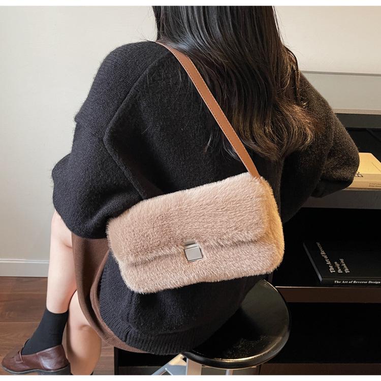 Niedliche Plüsch-Umhängetasche in Bonbonfarbe - Modische kleine quadratische Handtasche für Damen für Herbst/Winter