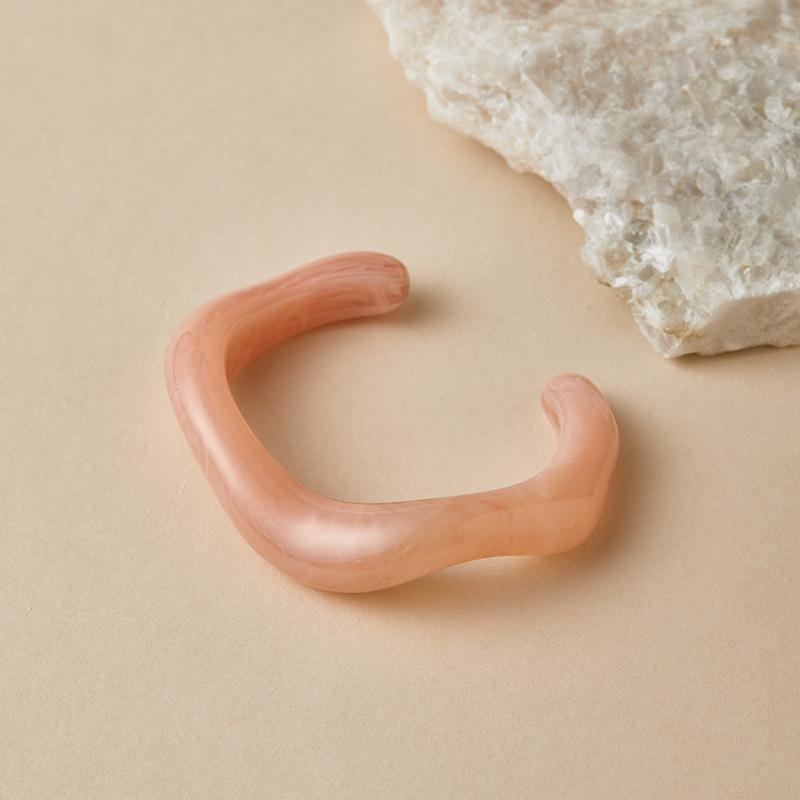 Trendy Wave Irregular Cuff Bangle Bracelets for Women Vintage Resin Acrylic Geometric Open Wrist Bangle Stackable Jewelry Gift