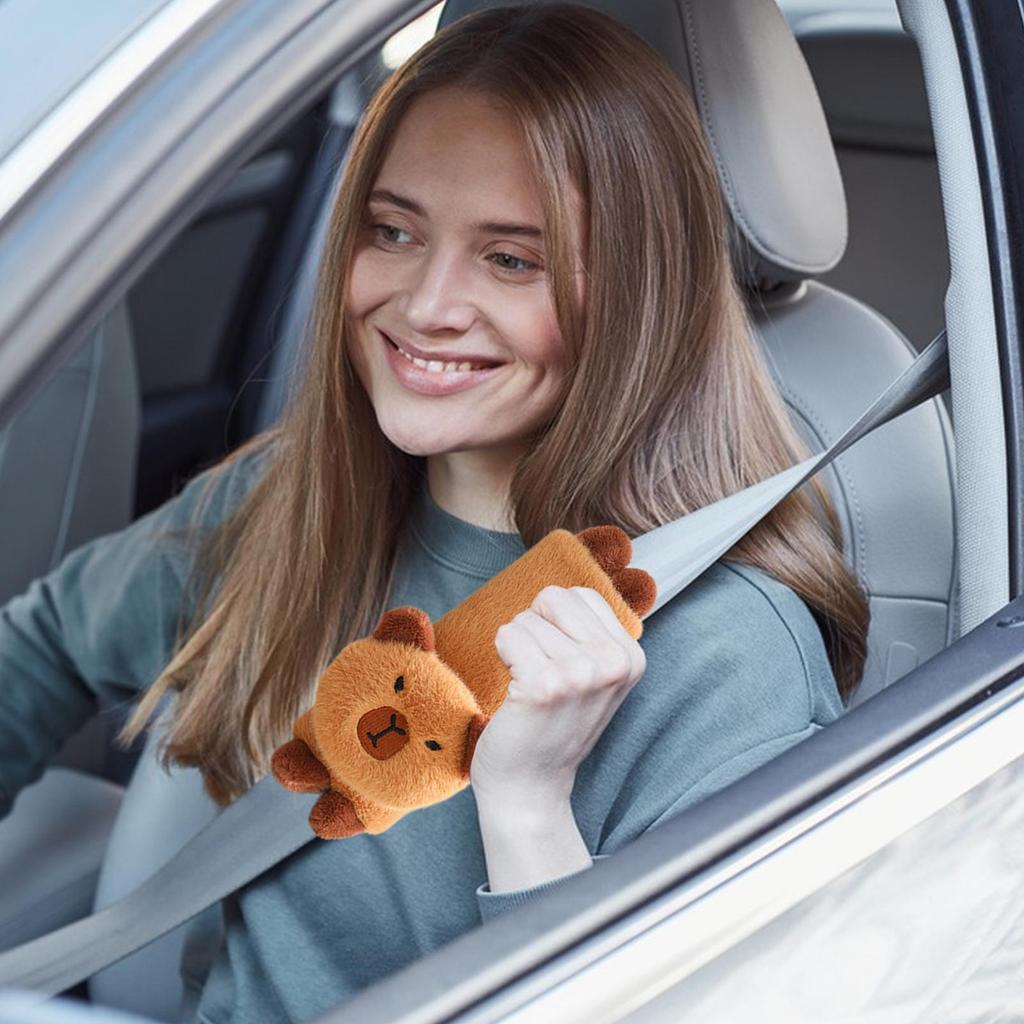 Süßes Capybara Auto Kissen Auto Kopfstütze und Sicherheitsgurt Schulterpolster Capybara Plüschtier Auto Kissen Und Schultergurt für Autos LKW