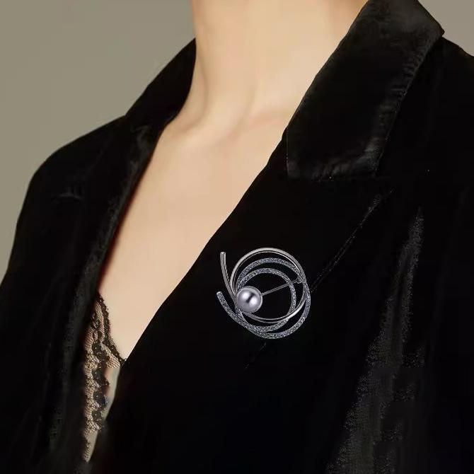 Osobnost Prsten Diamantová Brož Luxusní Ženskost Perla Korsáž Nike Design Pin Oblekové Doplňky